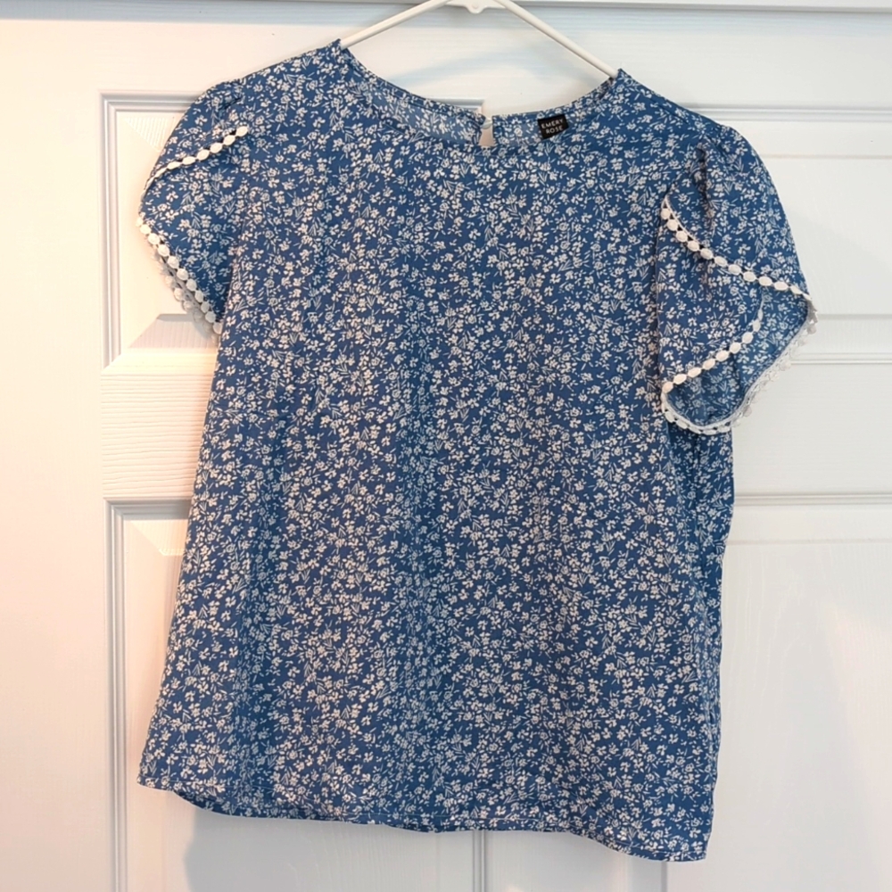 Ditsy Floral Print Petal Sleeve Blouse
